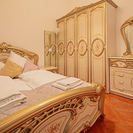 Appartamento The Grand Royal 3Bdr Heart Of Old Town Praga Esterno foto