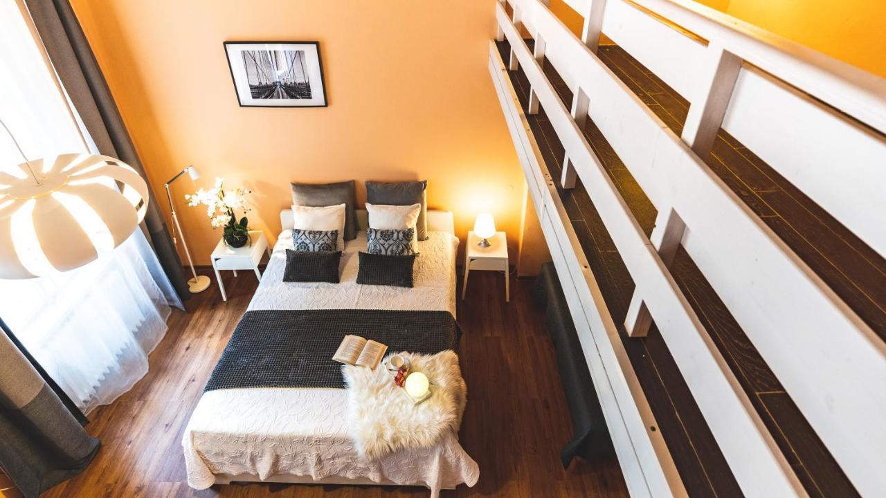 Appartamento The Grand Royal 3Bdr Heart Of Old Town Praga Esterno foto