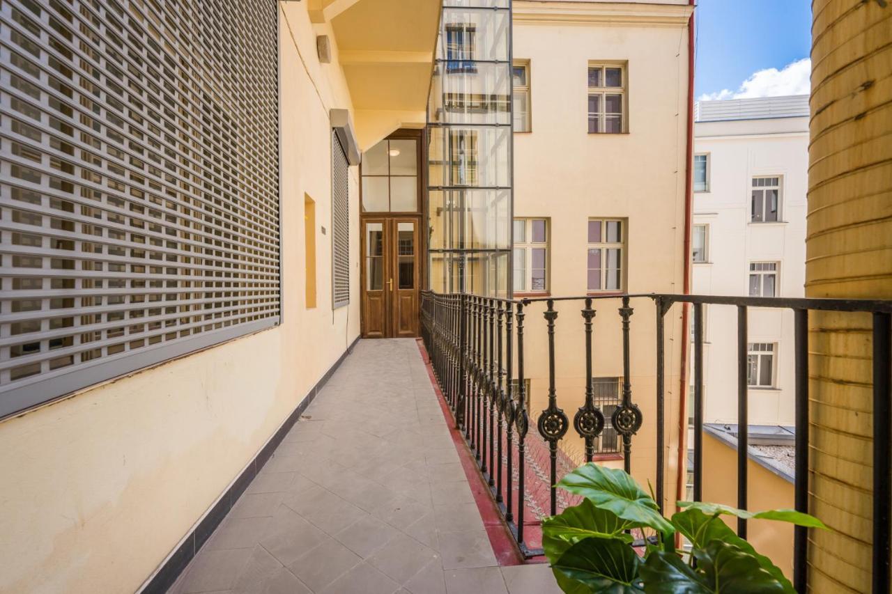 Appartamento The Grand Royal 3Bdr Heart Of Old Town Praga Esterno foto