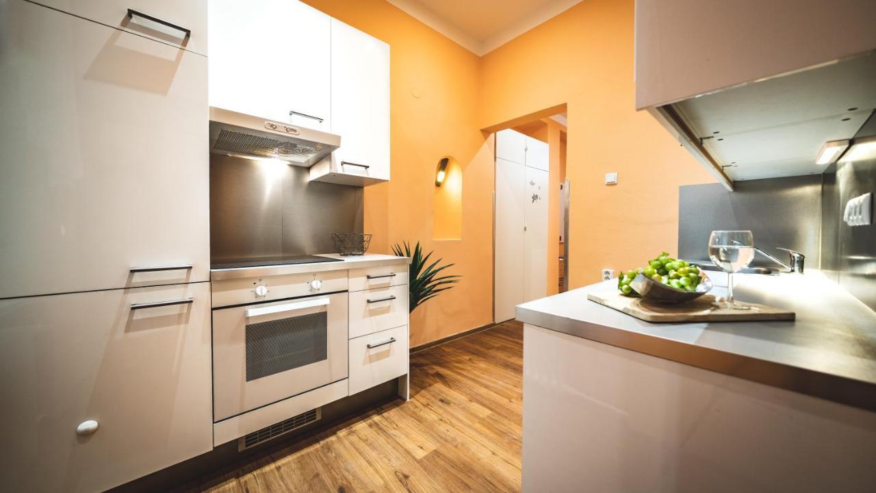 Appartamento The Grand Royal 3Bdr Heart Of Old Town Praga Esterno foto