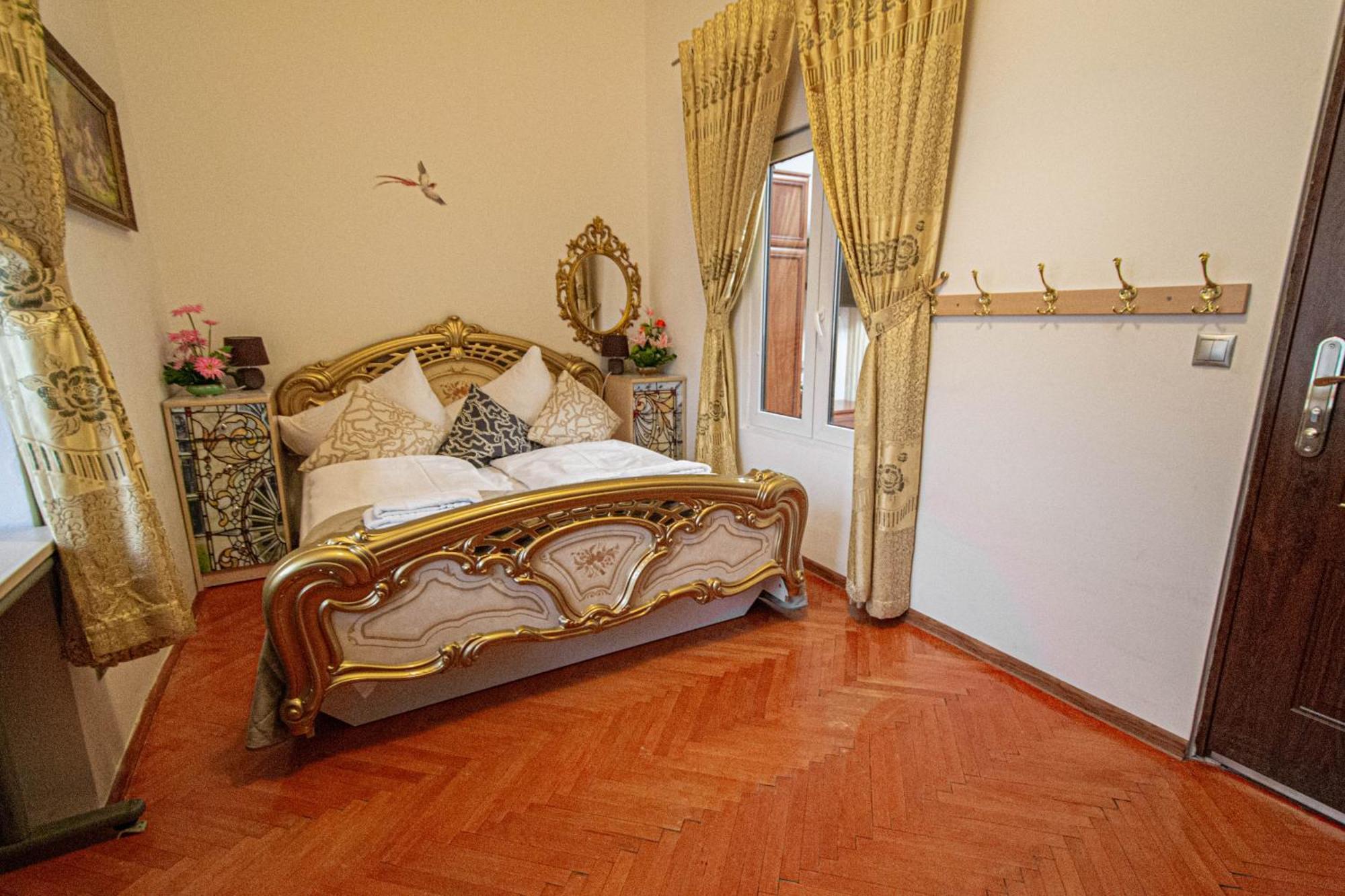 Appartamento The Grand Royal 3Bdr Heart Of Old Town Praga Esterno foto
