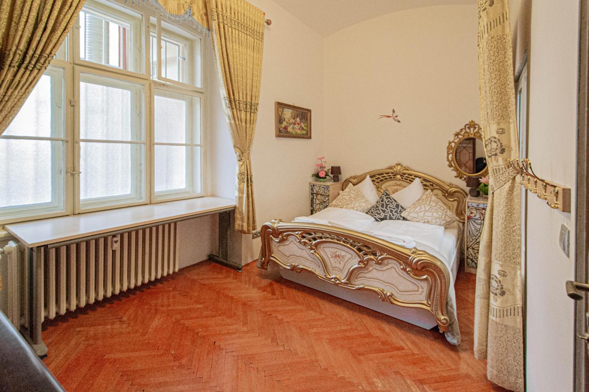 Appartamento The Grand Royal 3Bdr Heart Of Old Town Praga Esterno foto