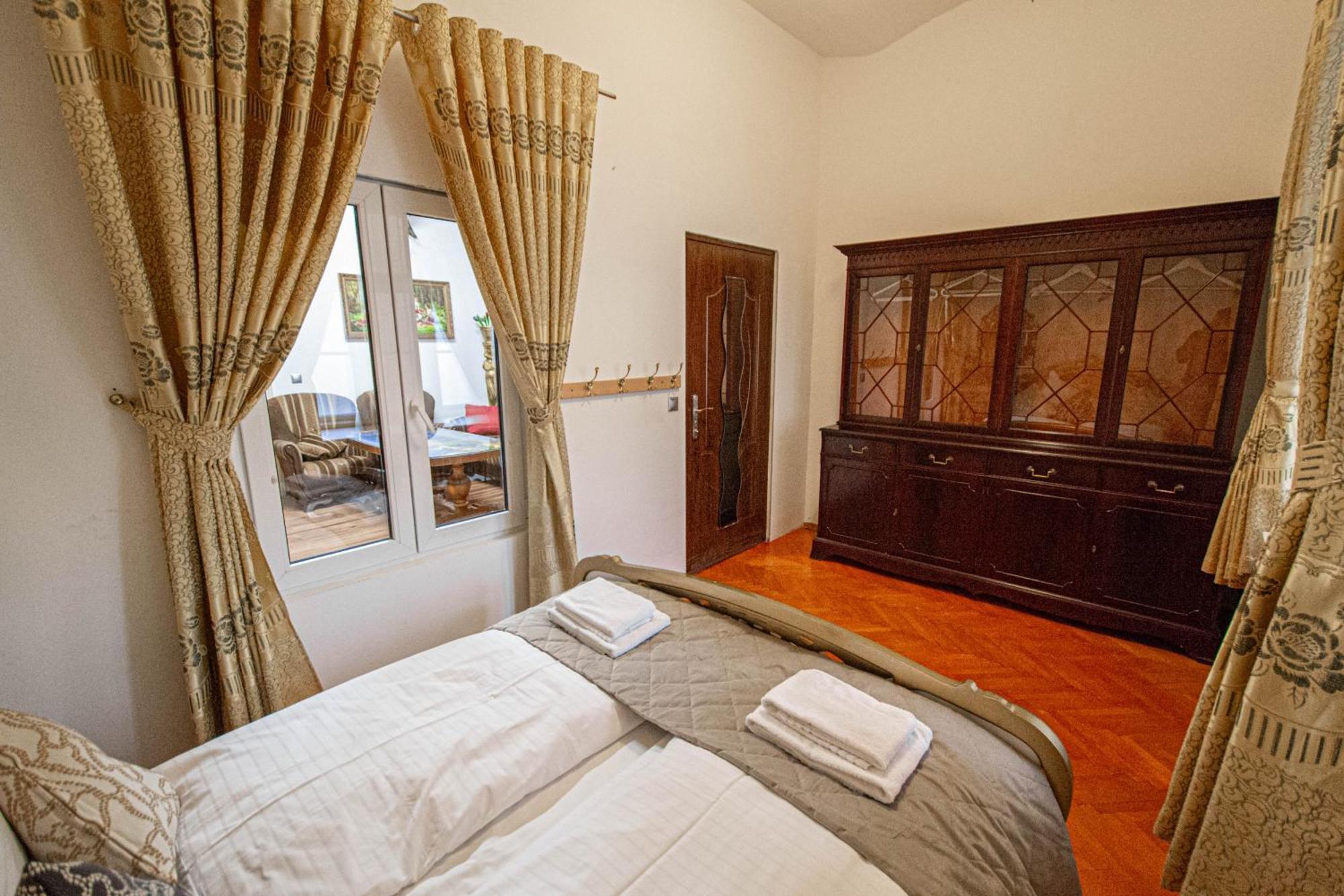 Appartamento The Grand Royal 3Bdr Heart Of Old Town Praga Esterno foto